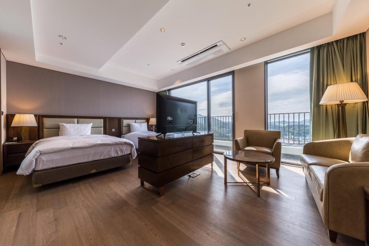 Stanford Hotel&Resort Тхоньен Стая снимка