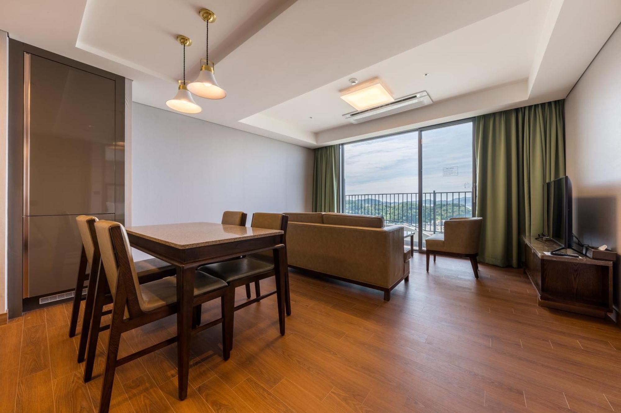 Stanford Hotel&Resort Тхоньен Стая снимка